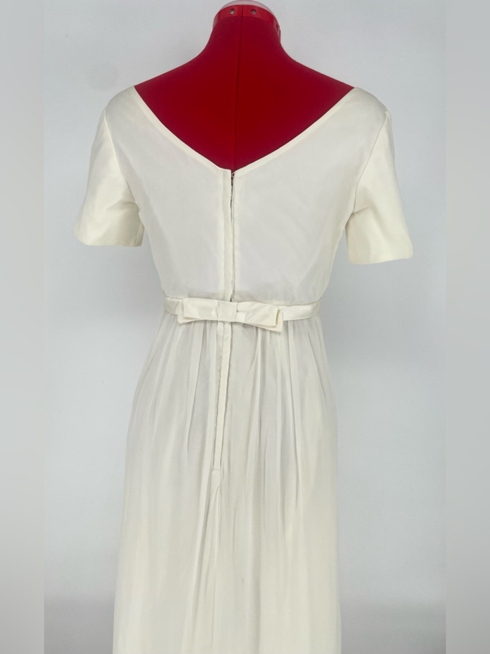 1960s Empire Waist Classic Short Sleeve Wedding Dress W/ Bow Waist & Petticoat - Picture 6 of 16